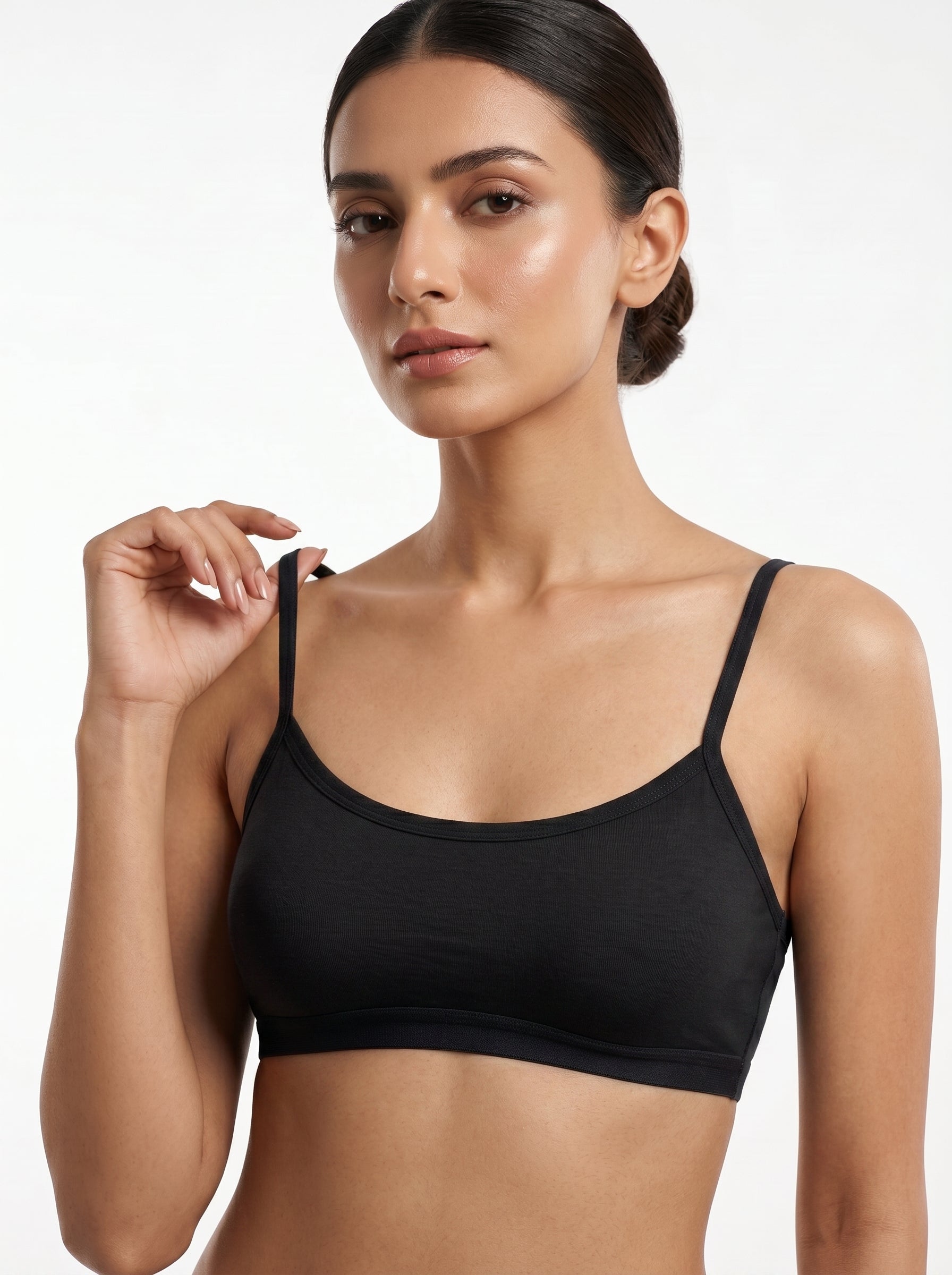 Experience effortless everyday comfort with our Everyday Comfort Wireless Bra 3-Pack. Designed with a soft, lightweight feel and a comfortable wireless construction, these bras are perfect for relaxing, layering, and everyday wear.