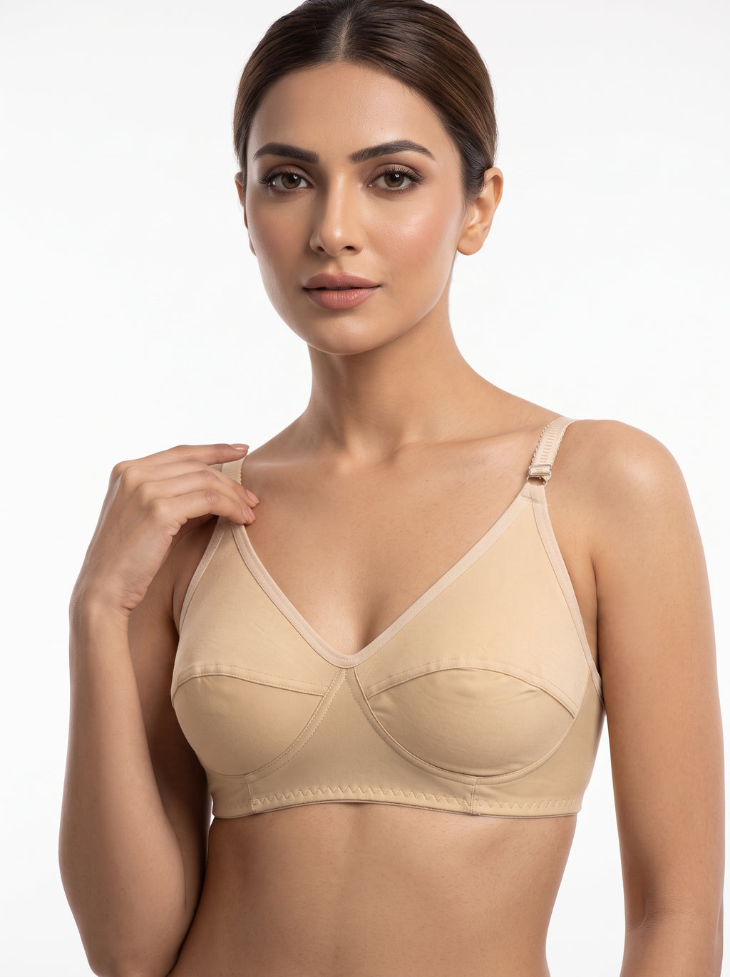 Comfortable non-wired bra with full coverage.Soft cotton, adjustable straps, and 3-hook back.Best for daily wear.