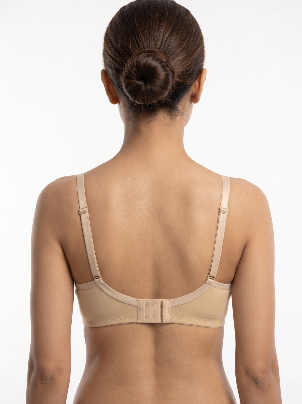 Comfortable non-wired bra with full coverage.Soft cotton, adjustable straps, and 3-hook back.Best for daily wear.