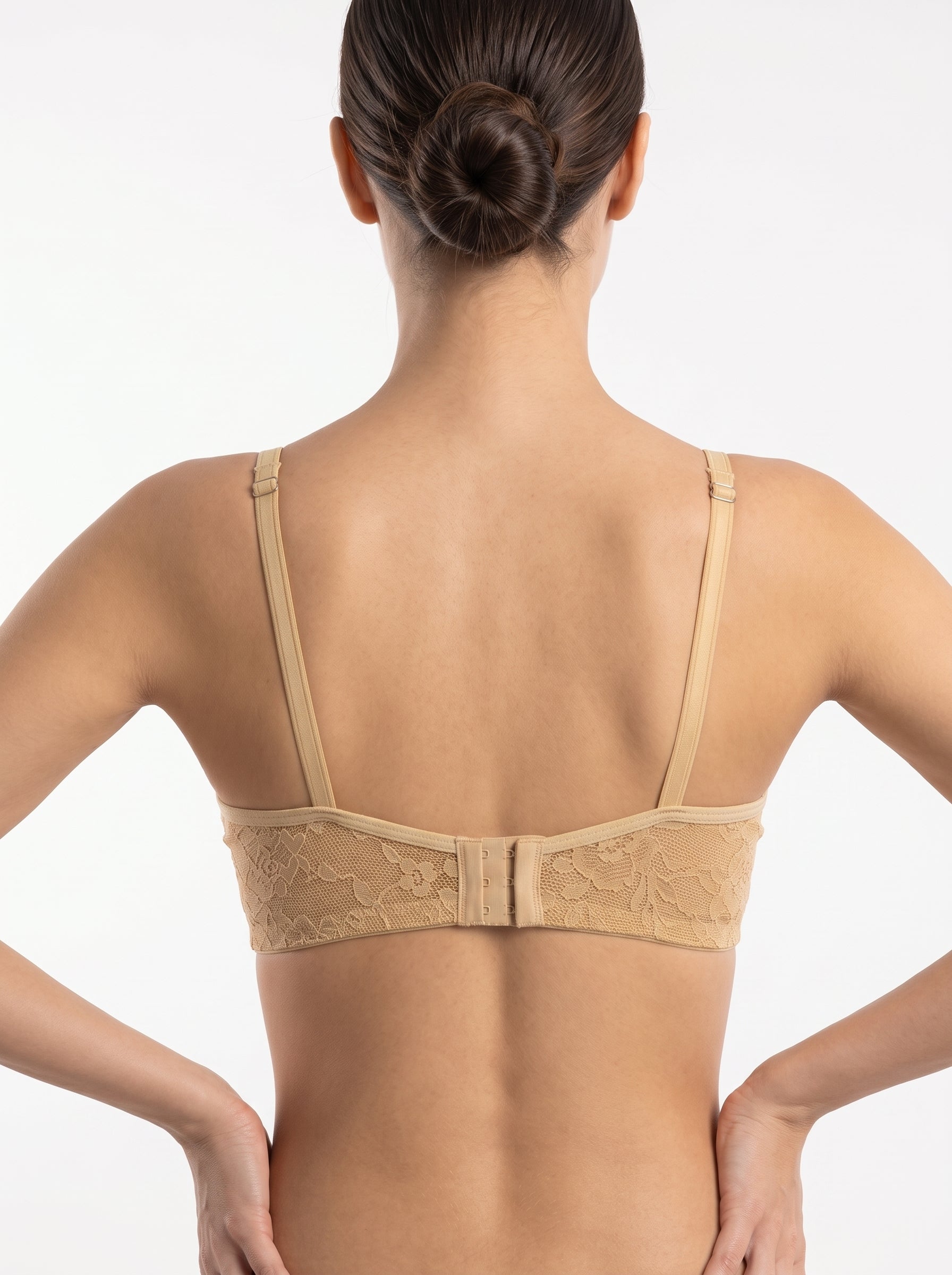 Soft floral lace with full coverage and non-wired comfort for daily wear.  Adjustable straps and 3-hook back closure give a secure, smooth fit under any outfit. BY Luna Pink