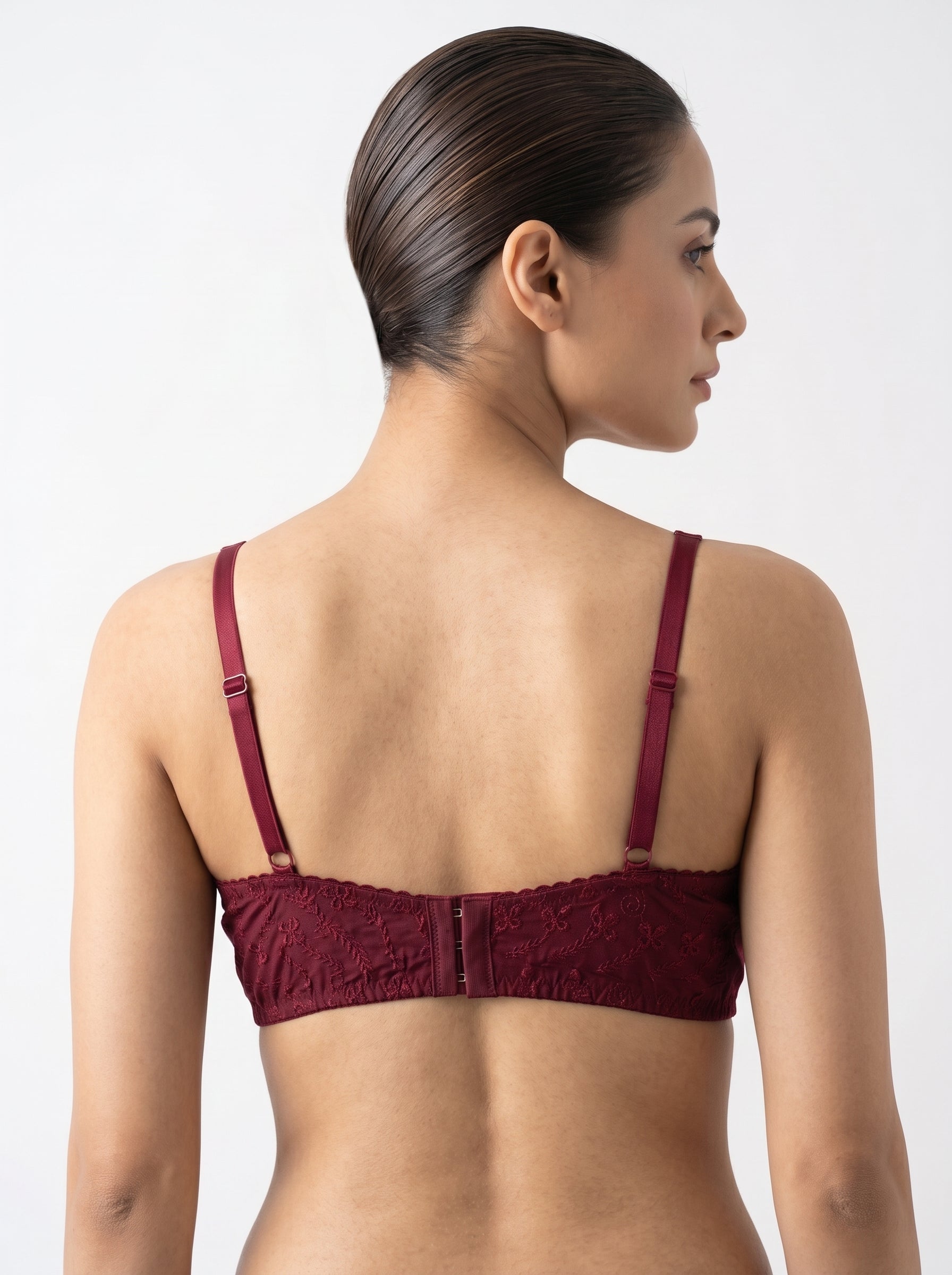 Full Coverage  Non-Wired Bra Non-wired design with full coverage cups and delicate embroidery for all-day comfort.  Adjustable straps and 3-hook back closure provide secure support with a smooth