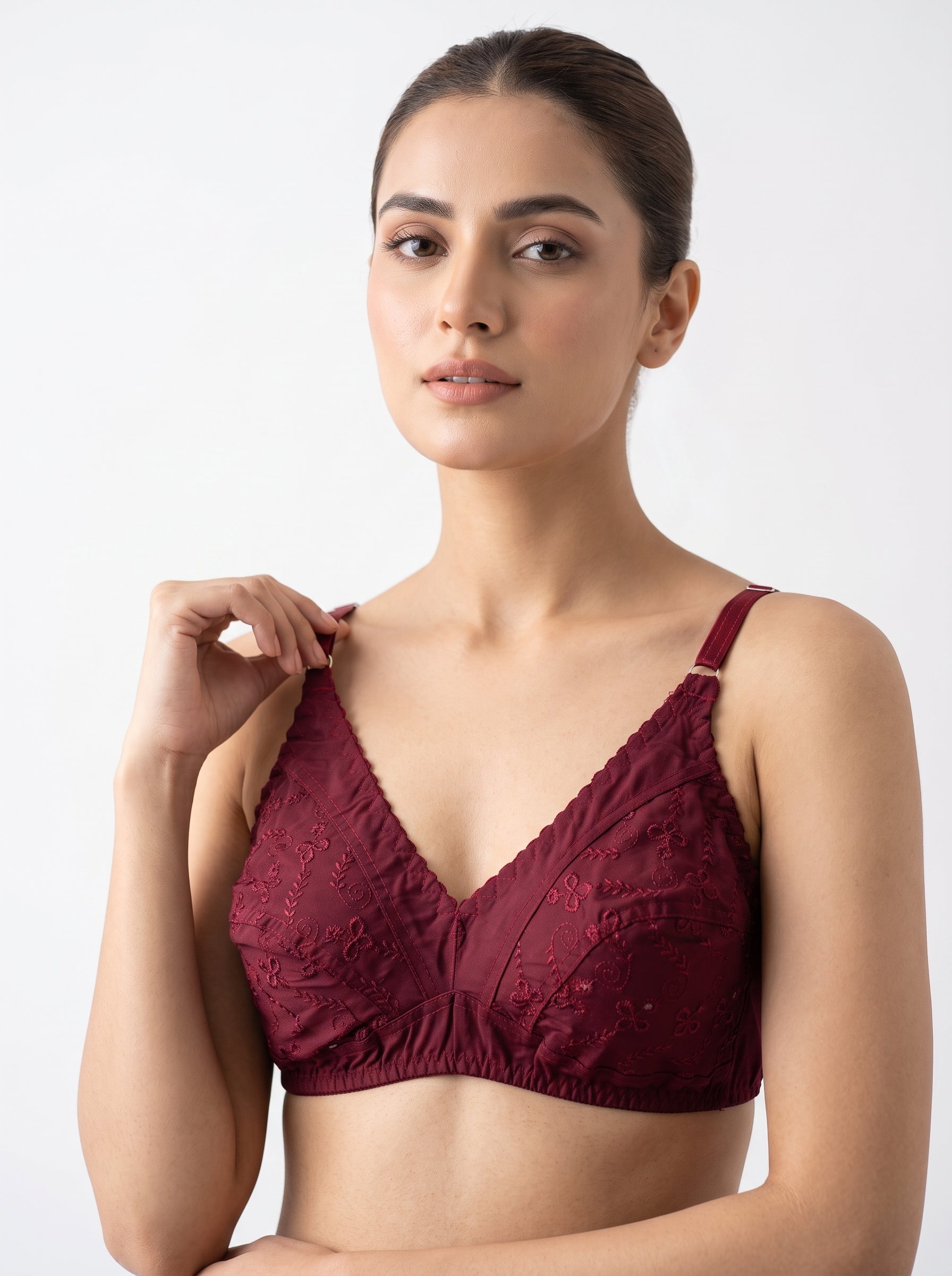 Full Coverage  Non-Wired Bra Non-wired design with full coverage cups and delicate embroidery for all-day comfort.  Adjustable straps and 3-hook back closure provide secure support with a smooth