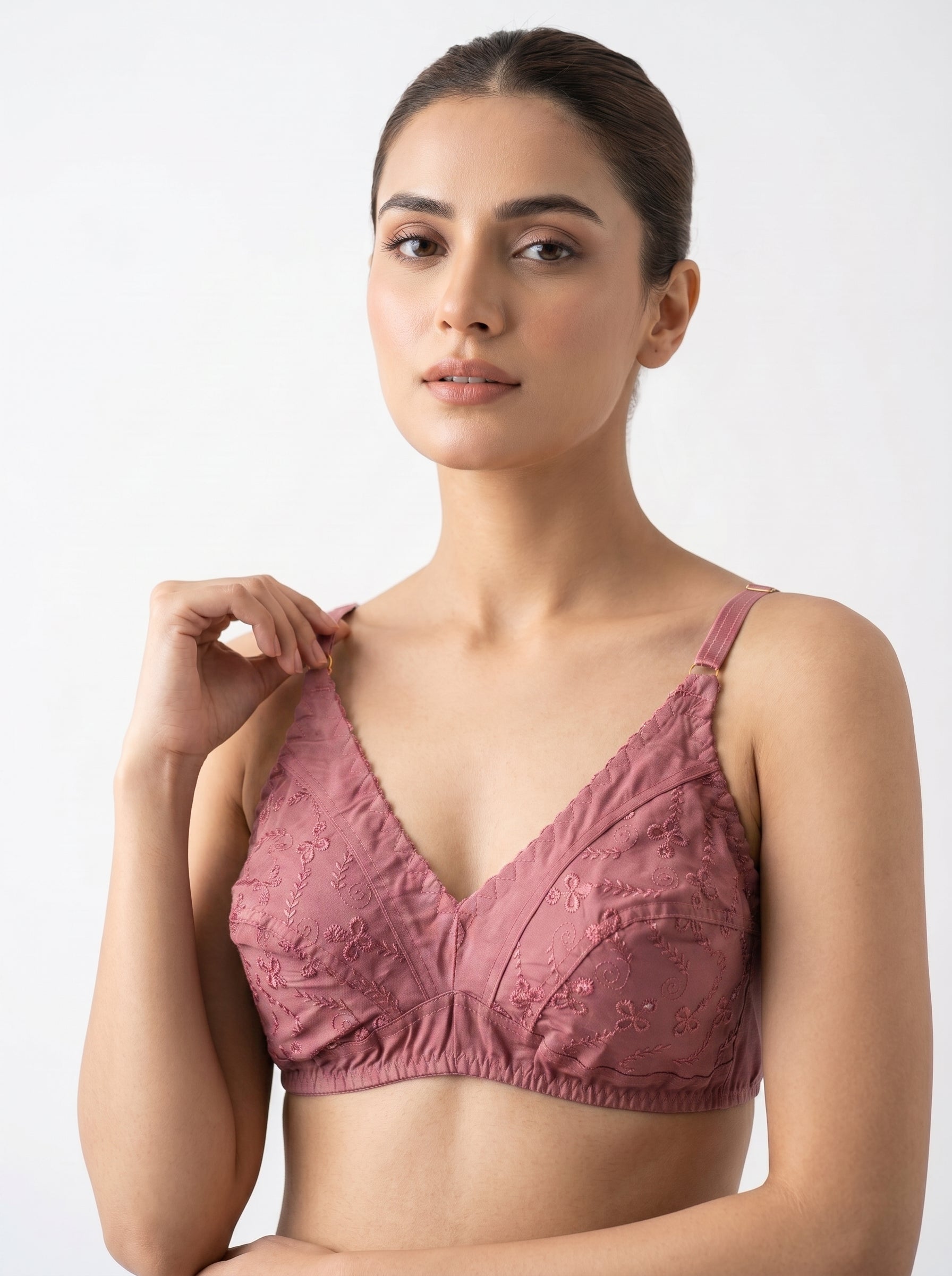 Full Coverage  Non-Wired Bra Non-wired design with full coverage cups and delicate embroidery for all-day comfort.  Adjustable straps and 3-hook back closure provide secure support with a smooth, elegant fit under any outfit