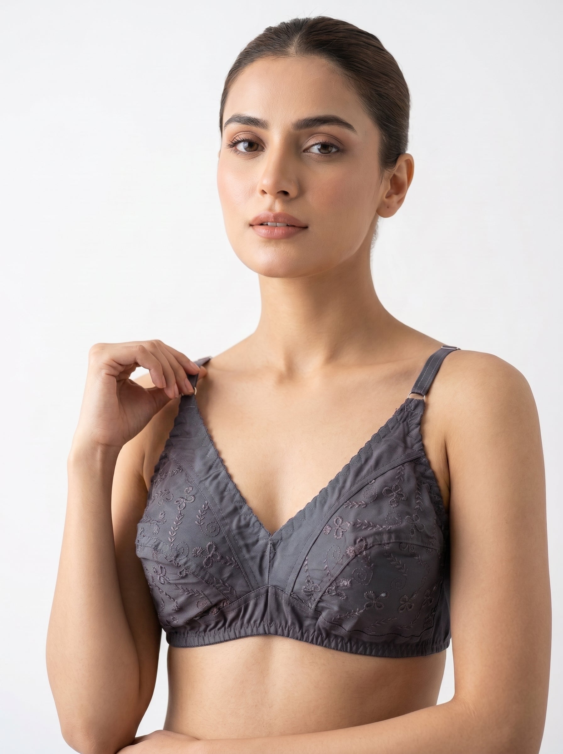 Enjoy everyday comfort with our Everyday Comfort Wireless Bra 3-Pack, designed for women who want gentle support without the discomfort of underwires.